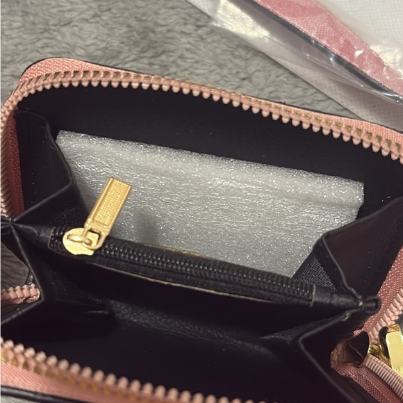 Pink Coach crossbody bag with matching wallet and card holder
brand new - Picture 3 of 4